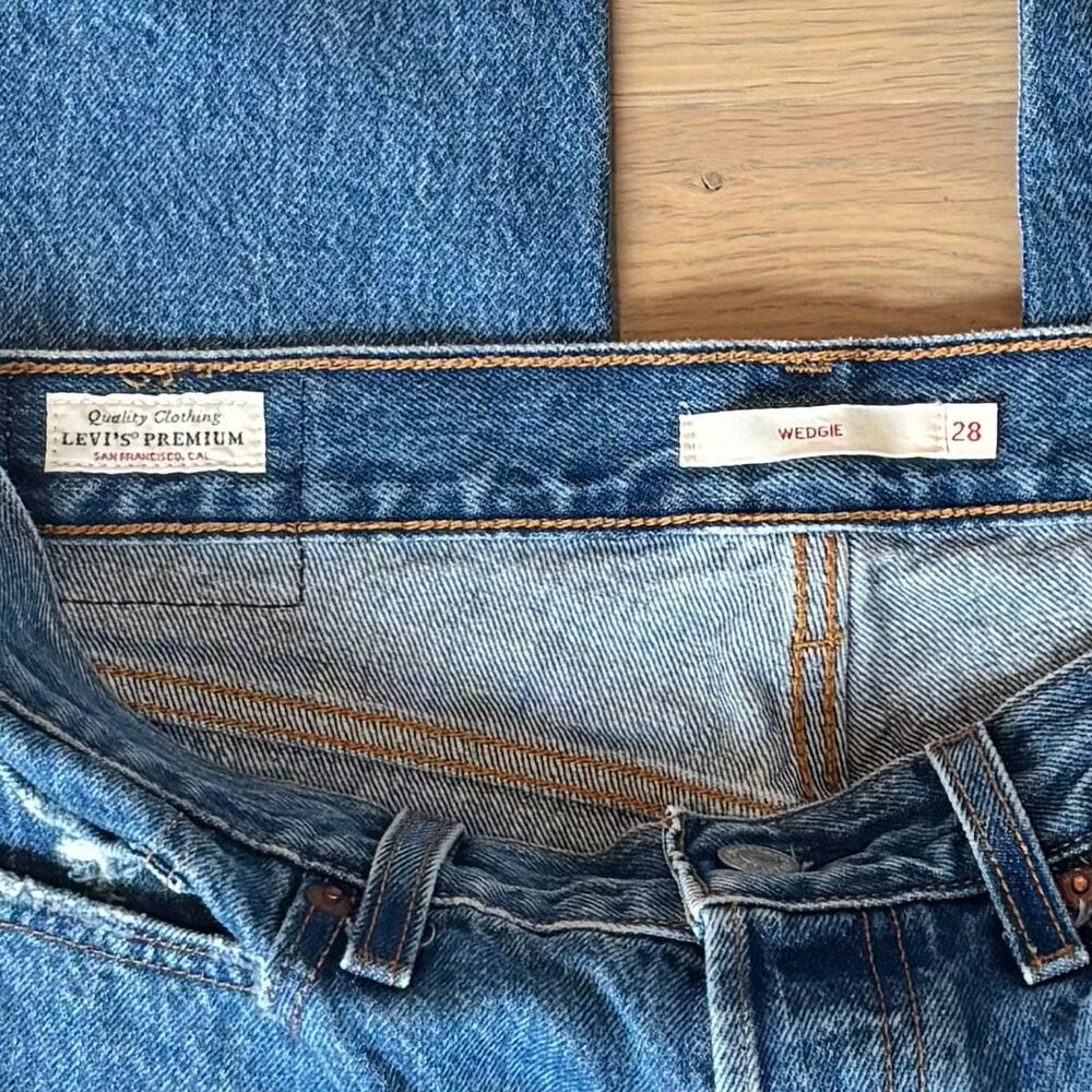 Levi’s Premium Wedgie Ankle Jeans Straight Leg Distressed Womens Size 28 - Picture 6 of 11
